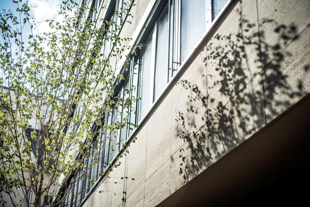 Saks Urban Design Frankfurt Hotel 4*